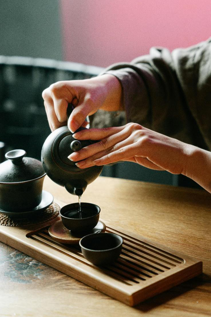 Energize your day with the rich taste of black tea. Which brew fuels your energy better—black tea or yerba mate?